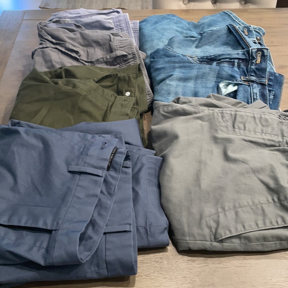 Banana Republic Men’s Bottoms, size M LOT - Picture 3 of 3